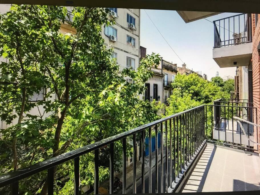 Suite In San Telmo Dormitorio En Suite Con Dos Banos Y Balcon A La Calle Buenos Aires Exterior photo